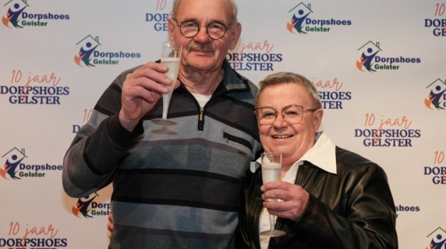 Dorpshoes 10-jarig jubileumfeest (zaterdag 11 april 2026)